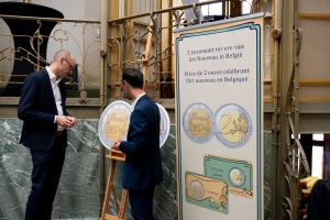 Minister van Peteghem presenteert herdenkingsmunt voor Jaar van de Art Nouveau