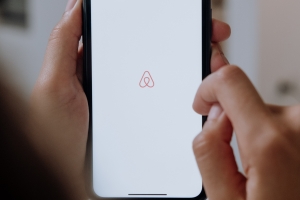 Airbnb moet voortaan huurinkomsten doorgeven aan fiscus